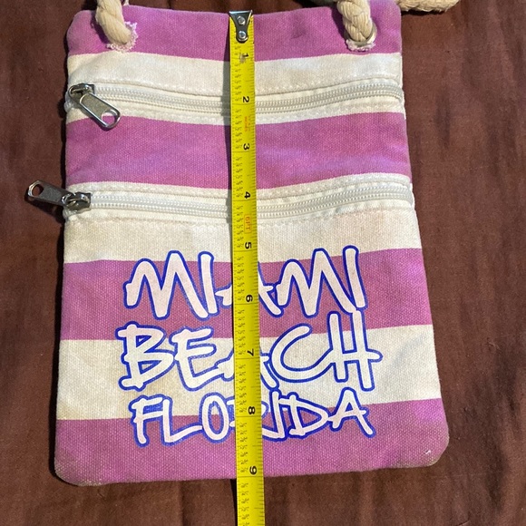 Cross Body Bag by GetaGadget Brand. GUC! - Picture 9 of 16